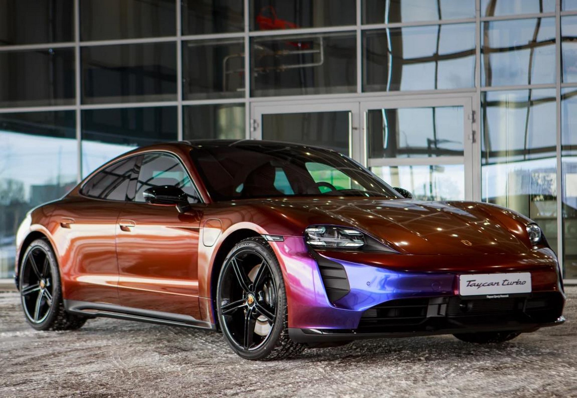 Фотография Porsche Taycan (3 слайд)